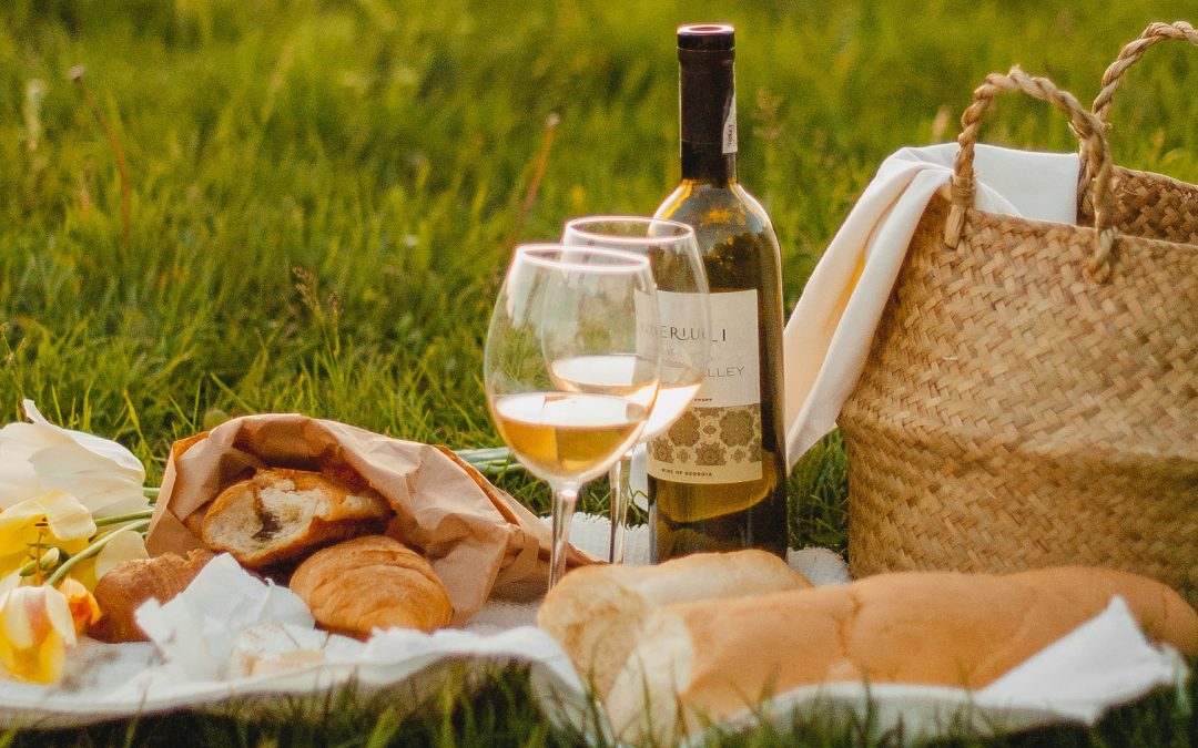 How to Have a Sustainable Picnic This Summer
